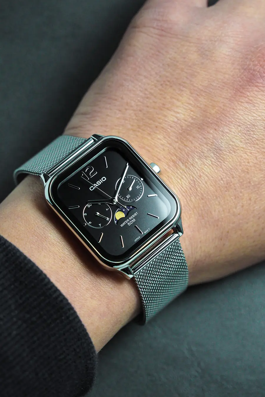 Casio Timeless MTP-M305M-1AVER Classic quartz with day-date and moonphase - Image 4