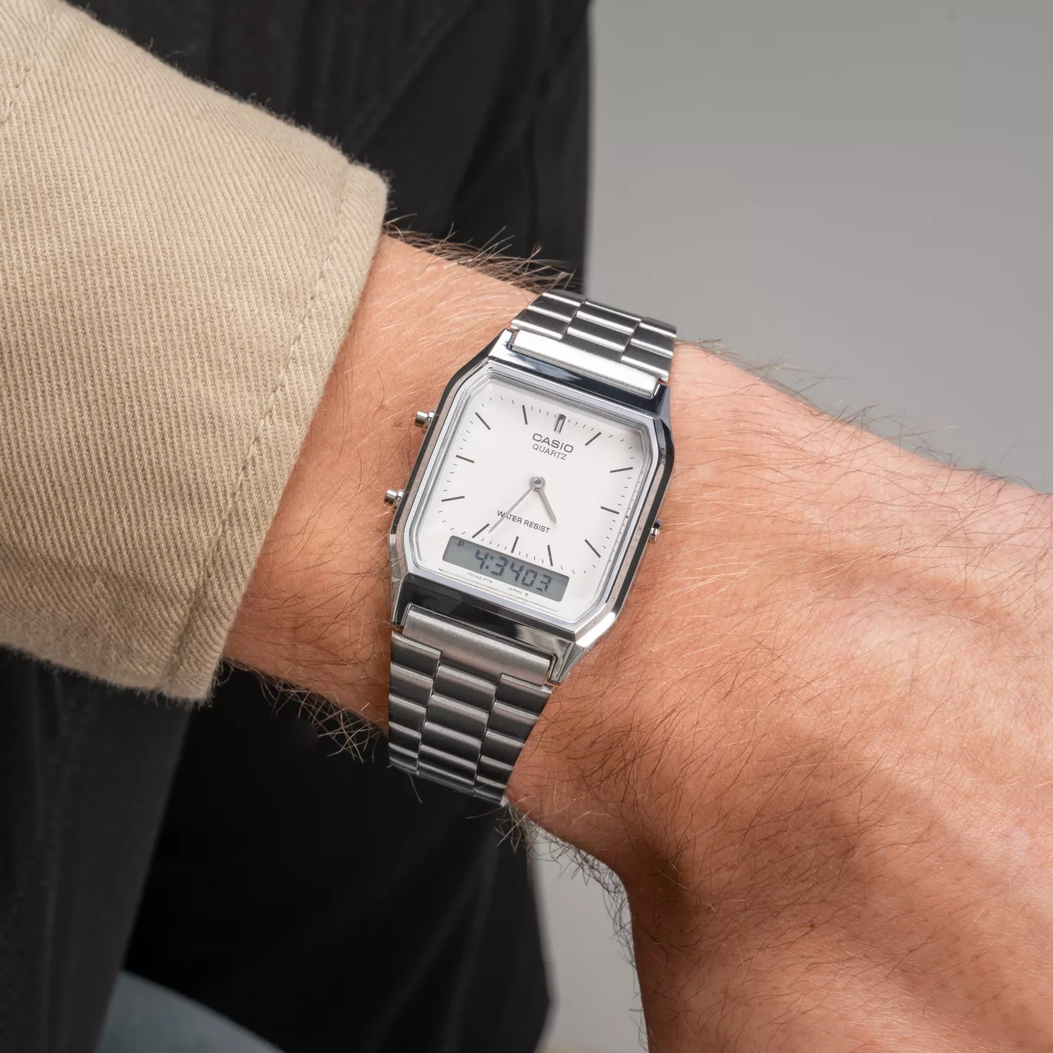Casio AQ-230A-7AMQYES Mens Watch Vintage Collection 30mm 1ATM - Image 2